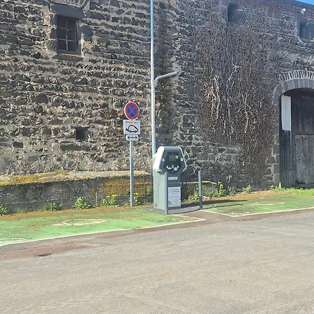 L'ecole - Vue Panoramique - A 50 M Du Chateau * Villeneuve (Puy-de-Dome)
